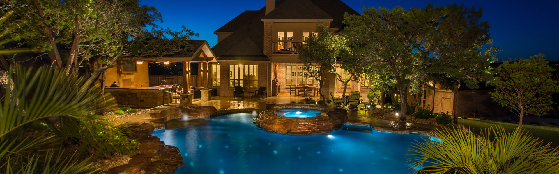 Residential Outdoor Lighting | Commercial Landscape & Holiday Lighting