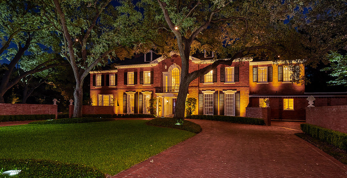 Enhance The Appeal of Your Home with Residential Landscape Lighting - Outdoor Landscape Lighting Installations and Designs by Elite Lighting Designs