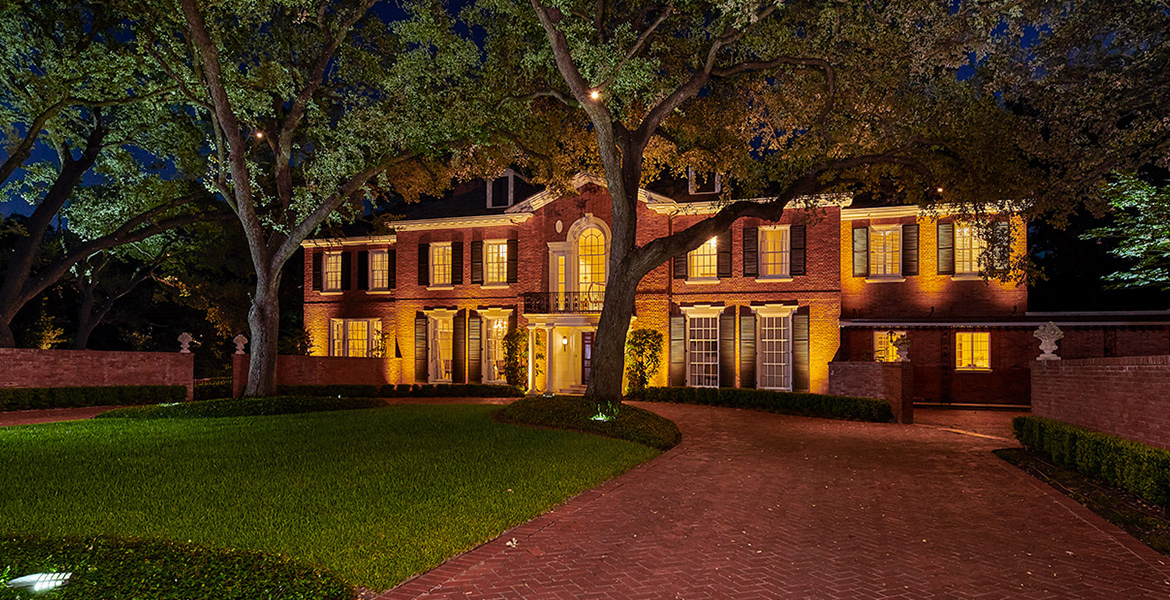Curb Appeal With Residential Landscape Lighting Outdoor Lighting Austin