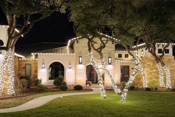 Top Benefits of Hiring a Pro for Your Holiday Lights - Outdoor Landscape Lighting Installations and Designs by Elite Lighting Designs